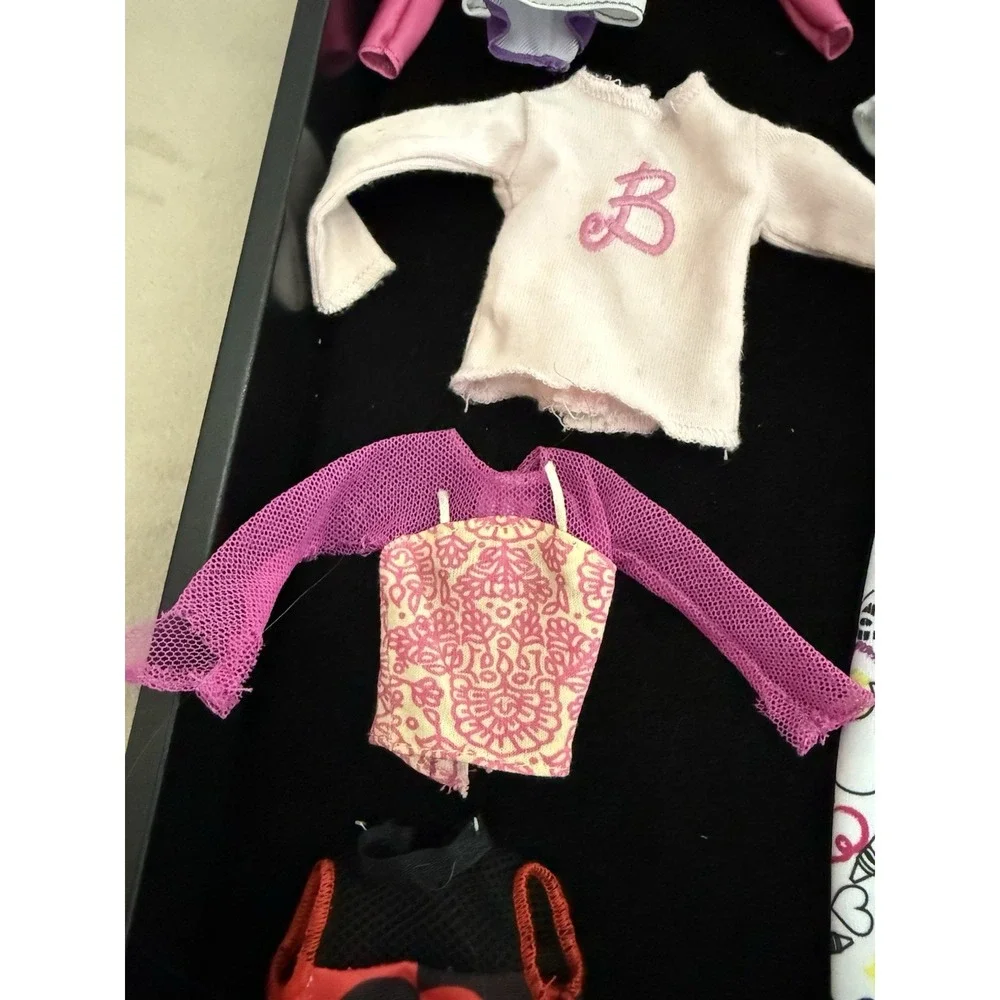 Huge Lot Barbie Clothes authentic skirts tops coats jersey Collectibles ‎ 4784
